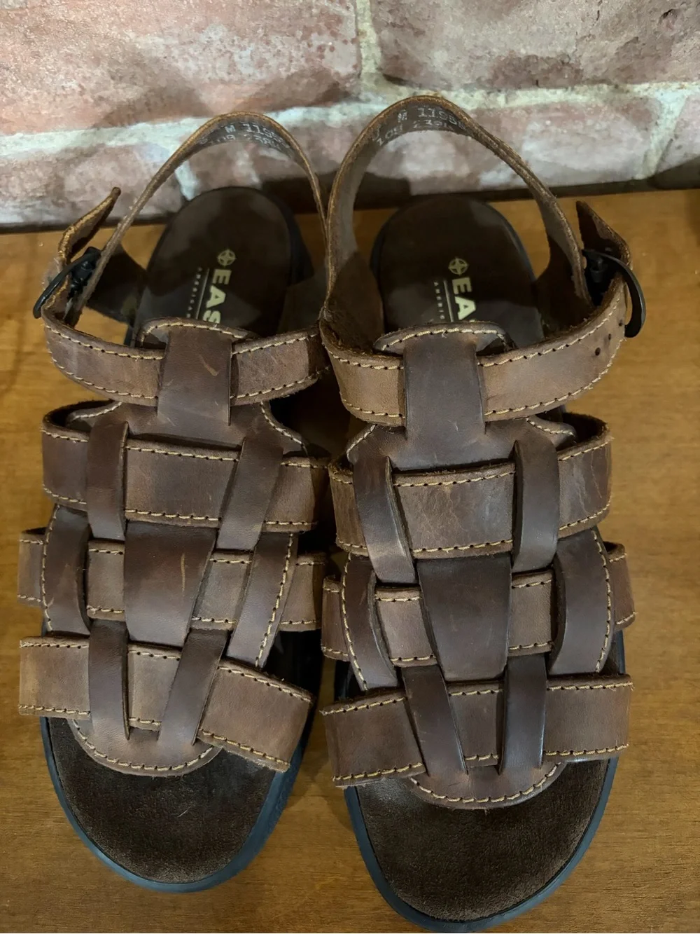 Vintage Eastland women’s size 9M  brown leather sandals